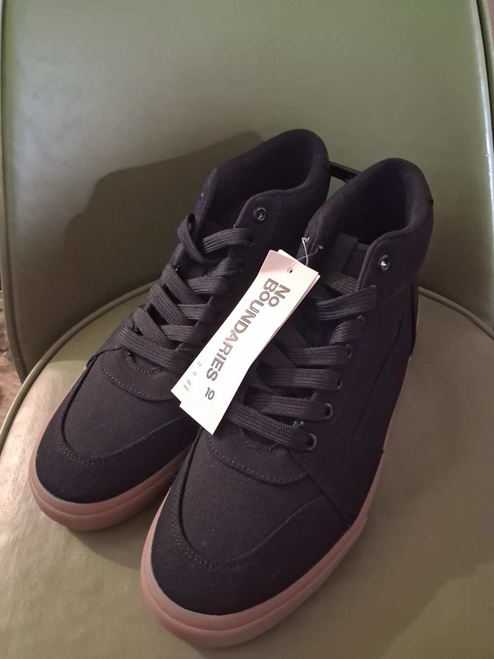 No Boundaries Men's Black Canvas High-Top Sneakers with Brown Gum Sole